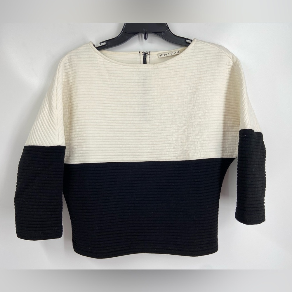 Alice & Olivia Black and white‎ Textured Top